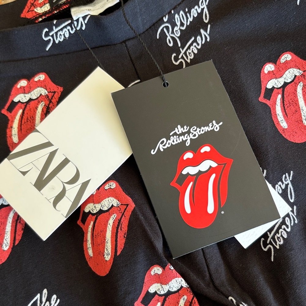 Rolling Stones Zara Black Leggings with Red Tongue Print 10 12 NWT - Picture 4 of 6